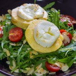 chèvre chaud überbackener Ziegenkäse auf salat