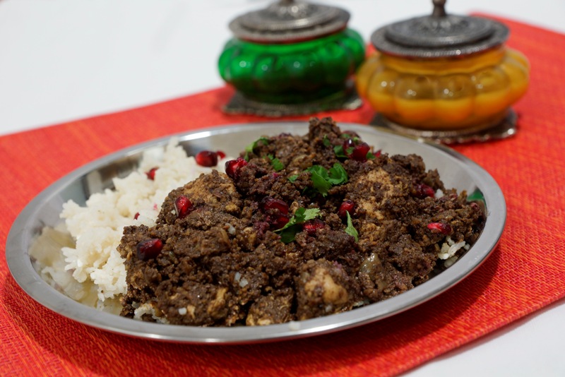 Fesenjan – ein altes persisches Gericht mit Hühnchen und Walnuss ...
