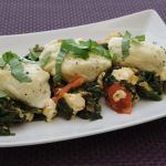 Quarknocken XXL auf Spinat-Tomaten-Gemüsebett mit Ziegenfrischkäse