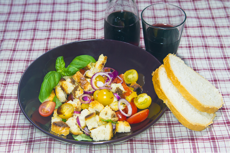 Panzanella – Italienischer Tomaten-Brot-Salat mit Aprikosen – Koch ...
