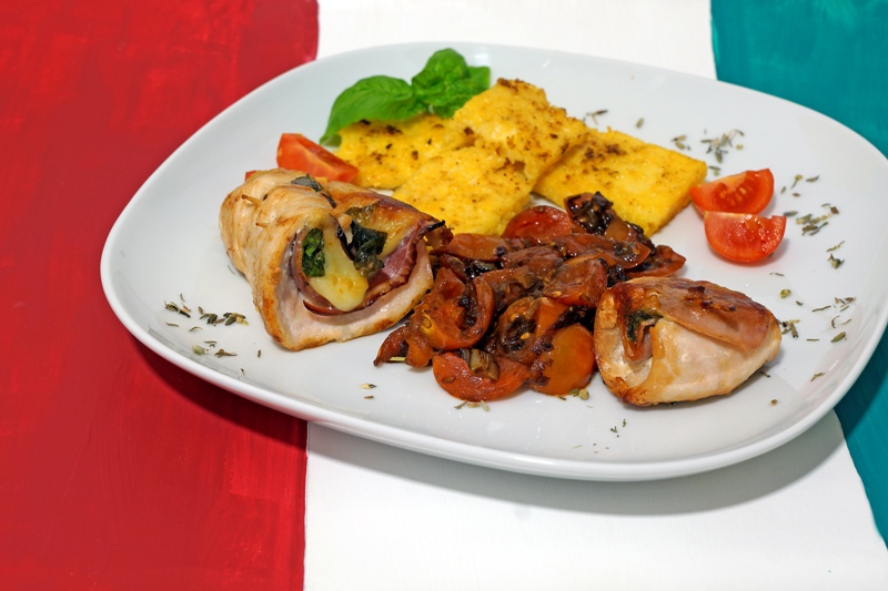 Involtini Di Pollo Hahnchen Involtini Mit Polenta Und Geschmorten Balsamico Tomaten
