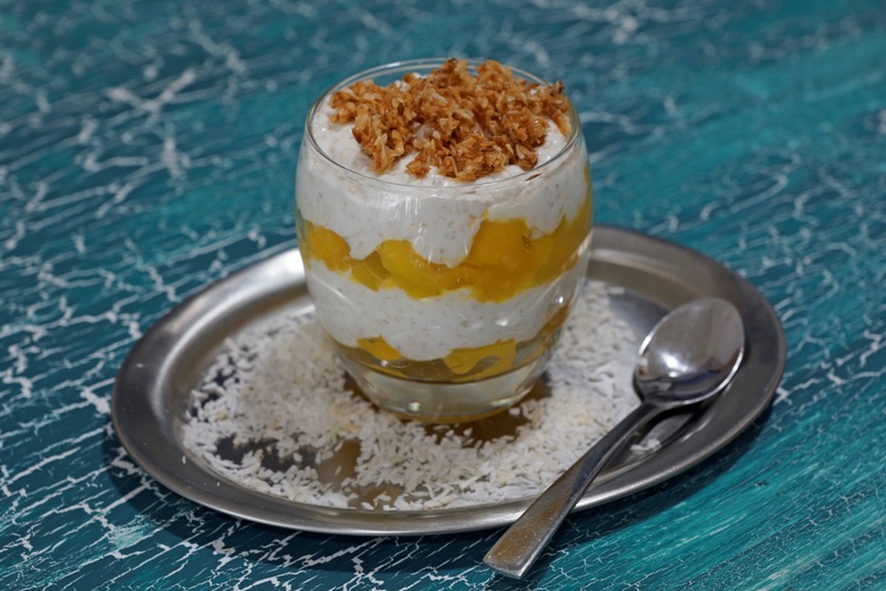 AmaranthQuarkDessert mit süßer Mango und Kokos